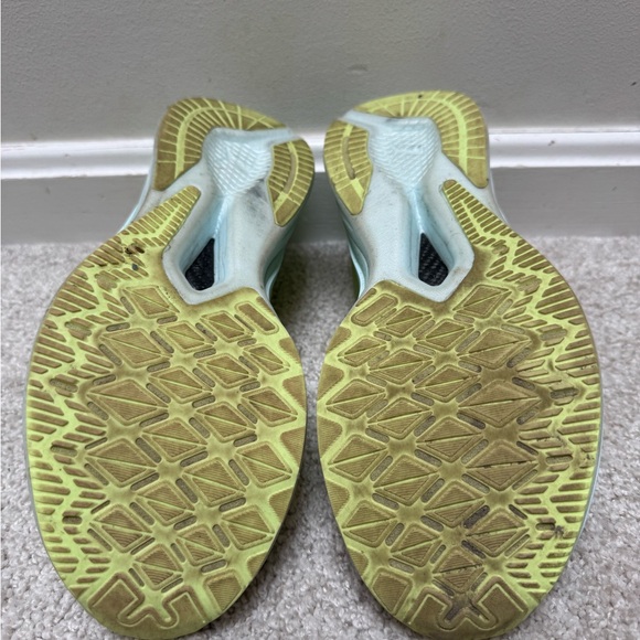 Puma Deviate Nitro Elite Women’s Carbon Plated Running Shoes - Picture 4 of 7